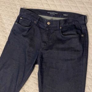 Men’s Banana Republic Traveler, dark blue jeans. 34x32